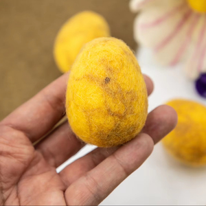 ไข่อีสเตอร์ทำมือหลากสีสันจากผ้าสักหลาดสำหรับเด็ก ของตกแต่งล่าไข่อีสเตอร์ ของขวัญ ของประดับตกแต่ง ทำจากผ้าสักหลาดและเส้นด้าย - Product Image 1