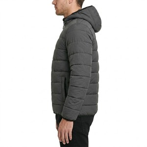 Veste matelassée légère à capuche personnalisée, coupe-vent, isolante, zippée, pour homme, idéale pour l'hiver et les occasions décontractées. - Product Image 3
