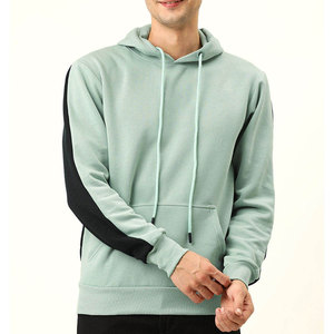 เสื้อฮู้ดผู้ชายมีสไตล์ แต่งแถบสีดำที่แขนเสื้อ ทรงปกติ ผ้าฝ้ายฟลีซ ใส่สบายในฤดูหนาว - Product Image 1