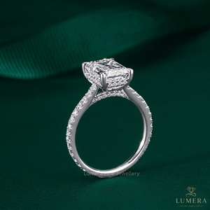 Anillo de Esmeralda de Corte Redondo de 3.21 Quilates, Color F, VVS, Disponible en Oro de 9k, 10k, 14k y 18k, Joyería Fina de Lujo para Compromiso o Boda - Product Image 3