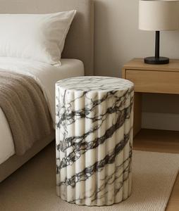 Table d'appoint/de finition/de décoration moderne ronde en marbre Calacatta de luxe, écologique, pour salon, hôtel, par Agra Heritage - Product Image 4