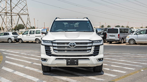 Toyota Land Cruiser LC 300 d'occasion 2024, essence turbo, transmission automatique, moteur 3,34 litres, 4x4, conduite à droite - Product Image 4