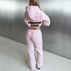Survêtements personnalisés pour femmes, grammage lourd 500 GSM 350 GSM, en molleton polyester/coton, avec broderie, comprenant un sweat à capuche oversize et un short - Product Image 2