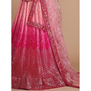 Lehenga choli ชุดหมั้นเลื่อมสีชมพูที่สวยงาม - Product Image 2