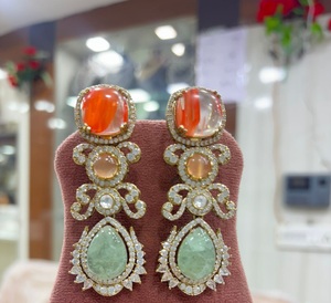 Hermosos Pendientes Colgantes de Latón Dorado de Alta Calidad con Circonitas Brillantes para Mujer, Ideales para Fiestas Nocturnas, a la Moda - Product Image 2