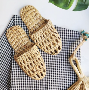Chaussons artisanaux vietnamiens en jacinthe d'eau, chaussures en fibres naturelles tressées pour usage intérieur et domestique, vente en gros - Product Image 3