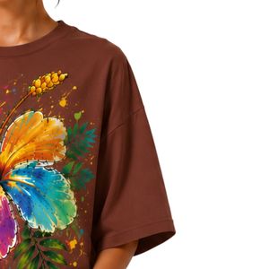 เสื้อยืดโอเวอร์ไซส์สีน้ำตาลสำหรับผู้หญิง พิมพ์ลายดอกชบาสีสันสดใส เสื้อยืดลำลองผ้าฝ้ายสำหรับฤดูร้อน รับผลิตแบบ OEM ODM ขายส่ง - Product Image 4