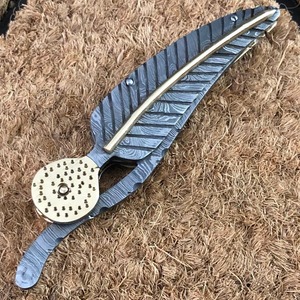 Couteau de chasse pliable artisanal en acier Damas avec étui en cuir |   Cadeau parfait pour lui |   Cadeau d'anniversaire - Product Image 5