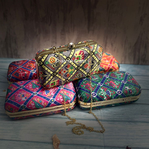 Bolso de mano hecho a mano con estampado para mujer, con asa única, ideal como regalo de boda, recuerdo o bolso de noche. Hermosos bolsos de mano. - Product Image 4