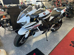 Motocicleta Deportiva CBR1000RR 2026 de 1000cc, 4 Tiempos, con ABS y Garantía - Product Image 1