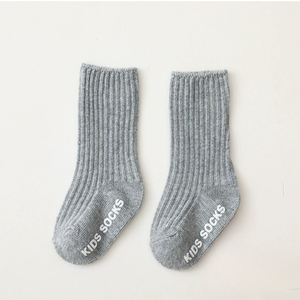 Chaussettes bébé en coton doux tricoté pour usage quotidien, disponibles en plusieurs couleurs, respirantes, style chaussettes mi-hautes mignonnes pour tout-petits, antidérapantes et écologiques - Product Image 4