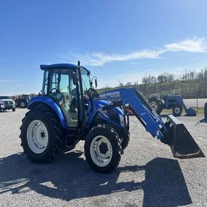 Tracteur agricole d'occasion durable, modèle New Hollandds 4x4, prêt à être livré, offrant une puissance de traction élevée et des performances fiables. - Product Image 4