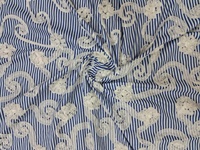Tissu en coton rayé en gros avec cordon en maille surélevé et embellissements floraux pour collections de mode modernes