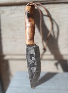 Cuchillo de caza forjado a mano con hoja fija, de acero inoxidable, punta de clip, mango de madera, grado industrial, OEM disponible, 3 años de garantía. - Product Image 3