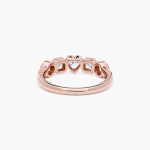 Bague en or blanc 14 carats avec diamant de laboratoire taille cœur et coussin - Product Image 4