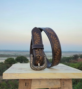 Cinturón de Cuero Estilo Western con Bordado de Girasoles Vintage, Diseño Floral Pintado a Mano, Hebilla Vaquera, Impermeable, Talla Personalizable - Product Image 1
