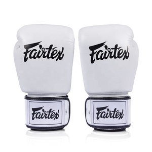 นวมชกมวย Fairtex สำหรับฝึกซ้อมระดับมืออาชีพ หนังคุณภาพพรีเมียม บุหนานุ่ม ทนทาน สวมใส่สบาย เหมาะสำหรับมวยไทย MMA แบบผูกเชือก - Product Image 2