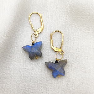 Pendientes de Mariposa de Labradorita Natural Hechos a Mano – Joyería Colgante de Plata 925 con Cierre de Palanca para Mujer - Product Image 2
