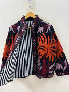 Chaqueta de terciopelo de lujo Suzani, ropa exterior bordada a mano, atuendo bohemio, regalo para ella, atuendo para invitadas de boda, chaqueta de moda. - Product Image 3