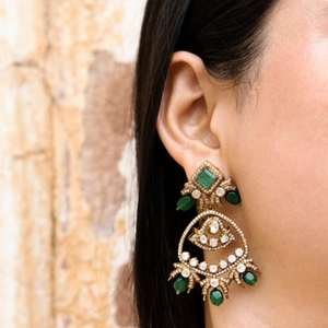 Pendientes Chandbali de Plata de Ley 925 Splendid Gajaah, Modelo "Aadya", con Perlas Verdes y Baño de Oro, para Mujer - Product Image 1