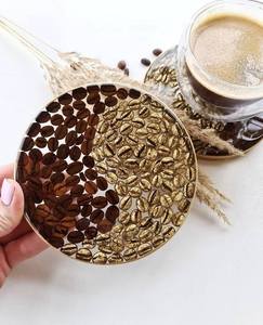 Ensemble de sous-verres décoratifs en résine avec motif en feuille d'or pour la décoration de table de salon moderne - Product Image 5
