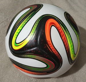 ลูกฟุตบอล Patolay สีขาว PU แบบเชื่อมด้วยความร้อน พร้อมไส้บอล NSR ขนาด 5 RTB 8704 น้ำหนัก 410-440 กรัม สำหรับฝึกซ้อม ผลิตในประเทศปากีสถาน - Product Image 2