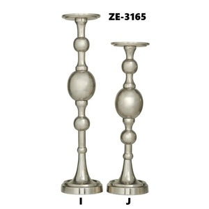 Fabricante B2B de Portavelas Metálicos Hechos a Mano para Decoración de Hogares de Lujo, Distribución al por Mayor, Portavelas de Columna Plateada para el Hogar - Product Image 1