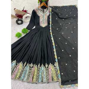 Vestido de Diseñador Hecho a Mano con Dupatta, Hermosa Silueta en A con Cintura Imperio para Fiestas - Product Image 2