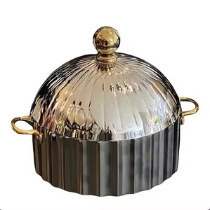 Ensemble de casseroles multicolores avec couvercles pour le tri des repas, facilitant le séparation des plats différents lors des dîners ou des rassemblements en famille - Product Image 5