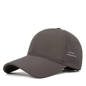 Gorra de Béisbol Transpirable e Impermeable con Orificios Cortados con Láser, Malla Impermeable de Alto Rendimiento, Perforada, de 6 Paneles, de Poliéster - Product Image 3