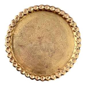 Assiette décorative ronde vintage en métal fait main avec motif végétal gravé pour cadeaux - Product Image 1