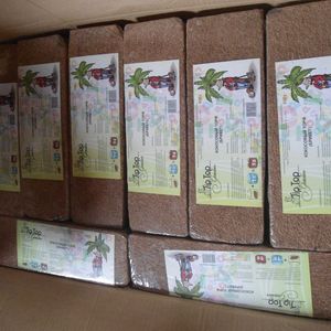 BEST SELLER Eco Friendly Hydroponic Coco Peat Block Moisture Control Soil Improver for Greenhouses - Product Image 6