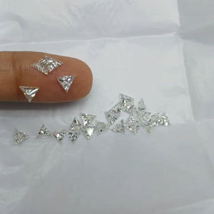 หินสังเคราะห์แบบเจาะรูทรงสามเหลี่ยมสีขาวใส CVD พร้อมรูเดียว ขายส่ง - Product Image 2