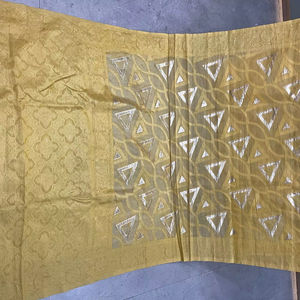 Sari de Viscosa Swarna Hungama para Mujer - Prenda Tradicional para Fiestas de Invierno y Bodas, Sin Arrugas y Absorbente de Humedad - Product Image 1