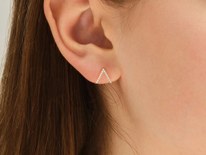 ต่างหูเพชรทรงเชฟรอนสีขาวทองคำขาว - Product Image 2