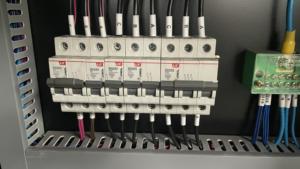 ماكينة قولبة كريستال بلاستيكية صغيرة أوتوماتيكية عالية الدقة 158T الأكثر مبيعًا لمستلزمات صناعة أحجار الراين والخرز والمجوهرات - Product Image 5