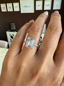 Anillo de Compromiso con Halo Oculto de Diamante Cultivado en Laboratorio con Corte Esmeralda de 4 Quilates, Oro de 14K, Certificado IGI - Product Image 6