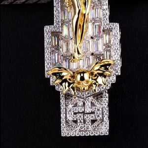 AMBER JEWELS T-102 Colgante de Cruz con Figura de Jesucristo, Chapado en Plata 925, Moissanita de Corte Brillante, Engaste de Garra, Religioso Cristiano - Product Image 3