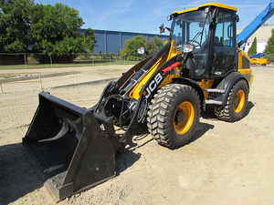 Cargadora Compacta 409 de 2022 con Cabina Cerrada, Máquina de Construcción de Alto Rendimiento, Caja de Cambios con Capacidad de Carga Nominal de 200 Toneladas - Product Image 4