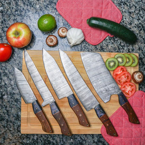 Ensemble de couteaux de cuisine en acier Damas de qualité supérieure, style moderne élégant, couteaux de chef professionnels, lame durable haute performance pour la maison - Product Image 1