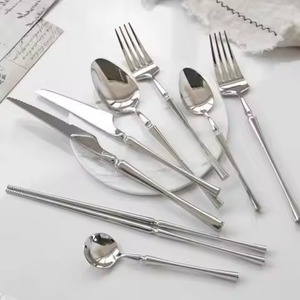 Juego de Cubiertos de Acero Inoxidable de Alta Calidad, Ideal para una Experiencia Gastronómica Duradera y Elegante - Product Image 1