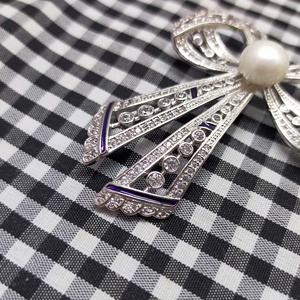 Elegant Exquisite Bow Brooch Pin with Copper Zircon Freshwater Pearl Enamel for Graduation and Anniversary <b>Gifts</b> - Product Image 5