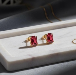 Pendientes de Plata de Ley 925 con Baño de Oro de 14K, Rubí Minimalista, Corte Esmeralda Rojo, Joyería para Uso Diario - Product Image 4