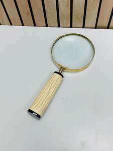 Lupa de Mano de Estilo Vintage de 4'' con Marco de Latón y Mango de Hueso - Product Image 6