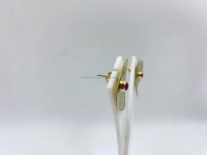 Boucles d'oreilles florales élégantes en plaqué or avec pierre de perle Charme classique féminin pour les mariages et les fêtes Cadeau parfait - Product Image 2