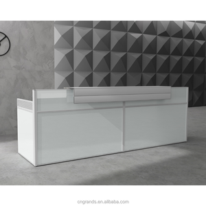 طاولة استقبال مستقيمة فاخرة مخصصة للمستشفيات/المكاتب/مراكز التسوق/الردهات/المتاجر بإطار من الألومنيوم مع الزجاج والفولاذ - Product Image 6