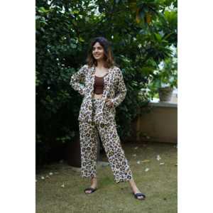 Conjunto de 2 piezas de ropa coordinada con animales espirituales, talla XS - Product Image 1