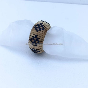 Ensemble de bagues à serviettes en métal doré de qualité supérieure pour la décoration de table de mariage, réutilisables, élégantes, disponibles à la vente - Product Image 1