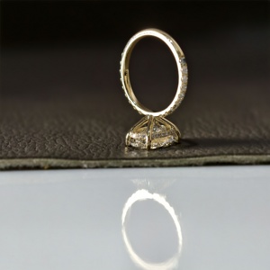Anillo de compromiso y boda para mujer Aries Jewel Luxury de oro de 14 quilates con diamante cultivado en laboratorio certificado por IGI de 5 quilates con corte ovalado y banda pavé. - Product Image 5