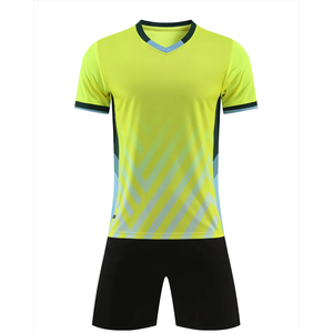 Conjunto deportivo de fútbol para hombre, verde, que absorbe la humedad, de secado rápido, con corte atlético, chaqueta transpirable y pantalones deportivos con impresión del logotipo del equipo. - Product Image 6